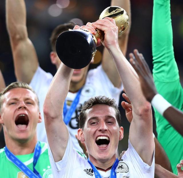 1695906991575022307.jpg 开云体育平台-踏实勤奋的全能中场!前德国国脚鲁迪宣布退役