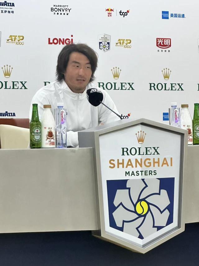 巡回赛首胜来自超级大师赛，小布流泪