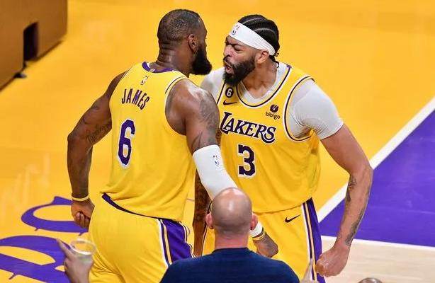 湖人冲冠3大麻烦！詹眉健康无保障 西部对手升级