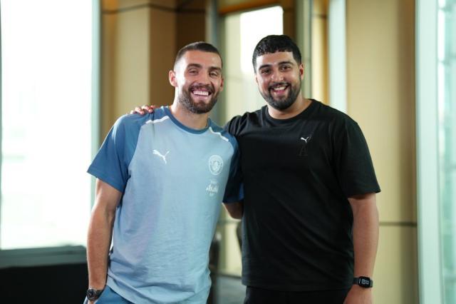 1691224934696044240.jpeg 开云体育官方网站-00后最强中卫驾到,曼城最后一块拼图齐活儿?