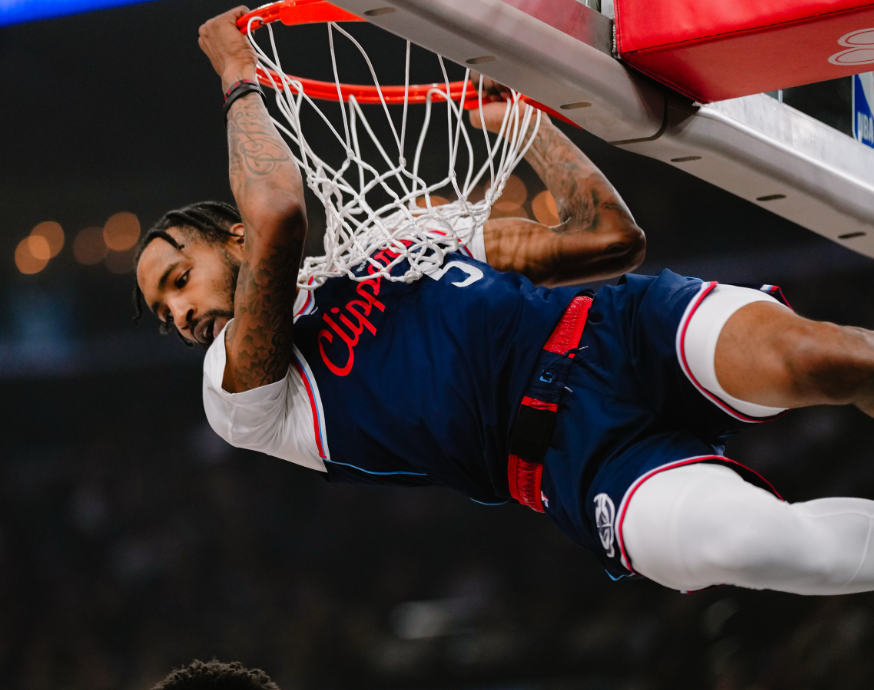 开云体育平台-真战神！小卡31分钟爆砍45分，快船全场轰153分，25分大胜森林狼